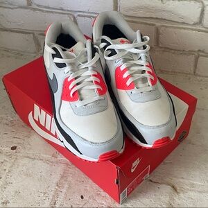 Nike Airmax 90 GTX Infrared Shoes- like new with box